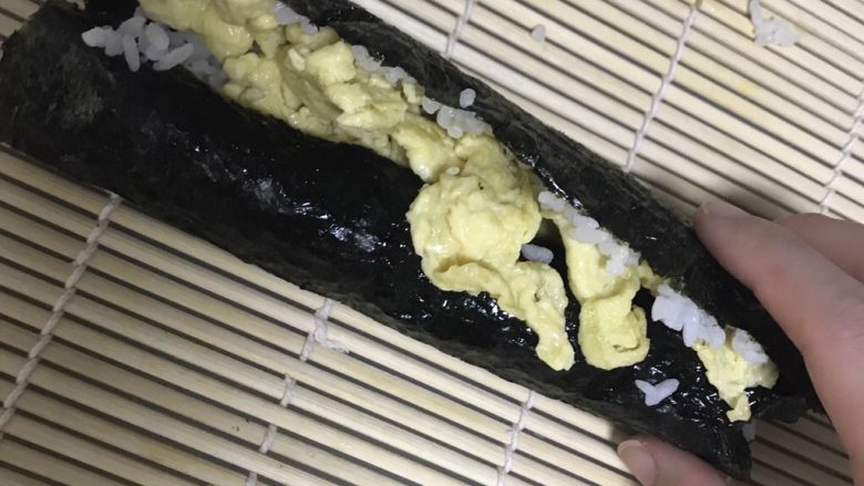 新手上路寿司,这种就是涂满米饭裹起来的结果
