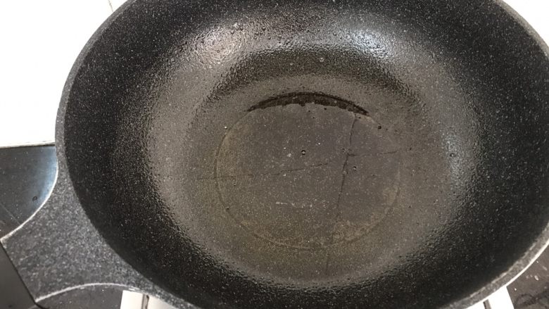 无肉不欢~肉丝炒鲜鱿西兰花,然后热锅下油