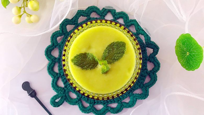 健康饮食之牛油果黄秋葵梨汁
,按照芽芽的惯例,还是要美美的摆拍一下的🙈