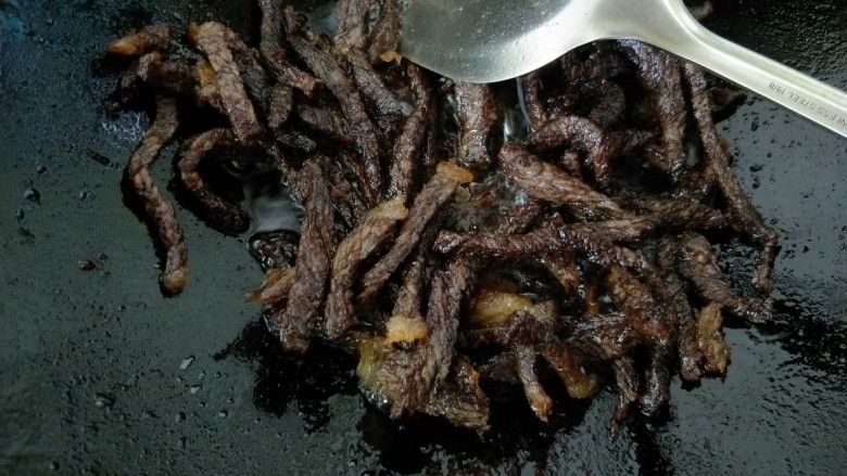 冷吃牛肉,去掉多余的油