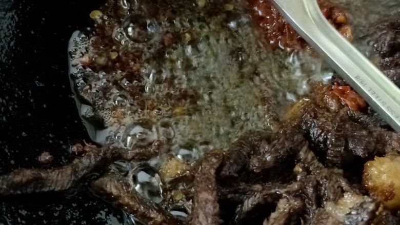 冷吃牛肉,下豆瓣,<a style='color:red;display:inline-block;' href='/shicai/ 134550'>干花椒</a>爆香