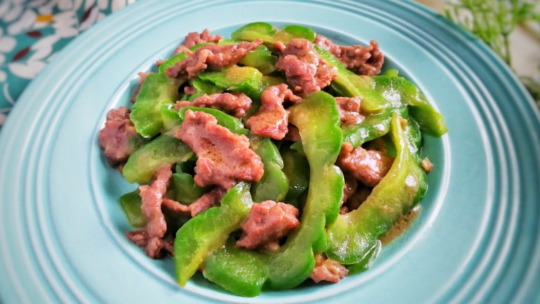 #无肉不欢#凉瓜炒牛肉,出锅,装盘。