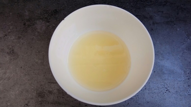 自制苹果果酱,美味放心无添加剂,挤好的柠檬汁