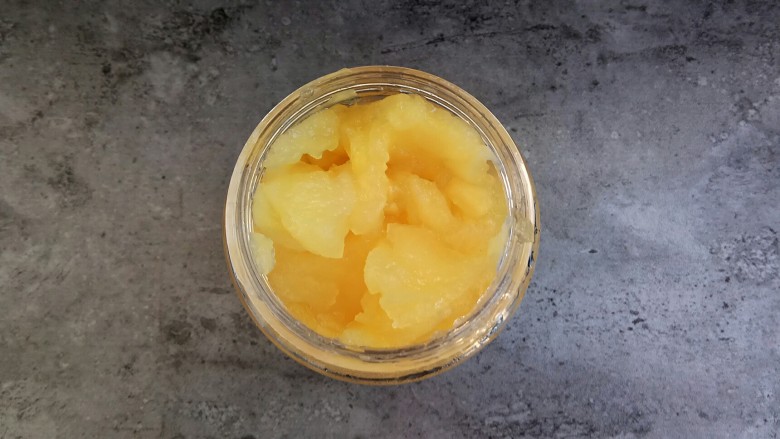自制苹果果酱,美味放心无添加剂,盛出一半苹果,放入料理机中打成泥