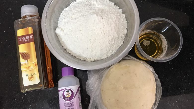 中式月饼~莲蓉&豆沙蛋黄月饼,材料准备如⬆️