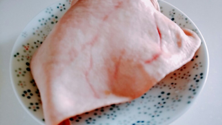 猪耳卷,<a style='color:red;display:inline-block;' href='/shicai/ 421'>猪耳</a>一只!
