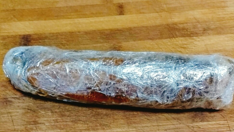 猪耳卷,卷成一个圆柱形!