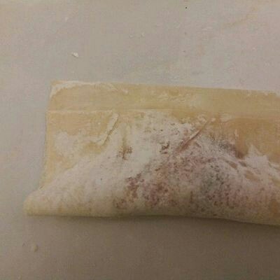 【营养早餐】娃娃菜肉馅馄饨,馄饨皮,加少许肉馅,粘合处沾点水,再3/2处对折