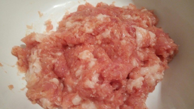 【营养早餐】娃娃菜肉馅馄饨,用筷子顺时针拌均匀,