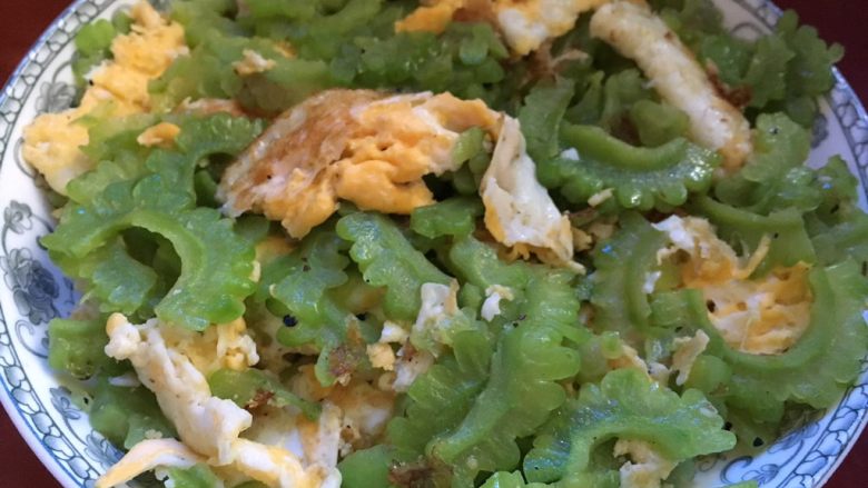 婷子苦中作乐,煎<a style='color:red;display:inline-block;' href='/shicai/ 9'>鸡蛋</a>🍳起锅待用，煎香香，有点焦巴更香哦