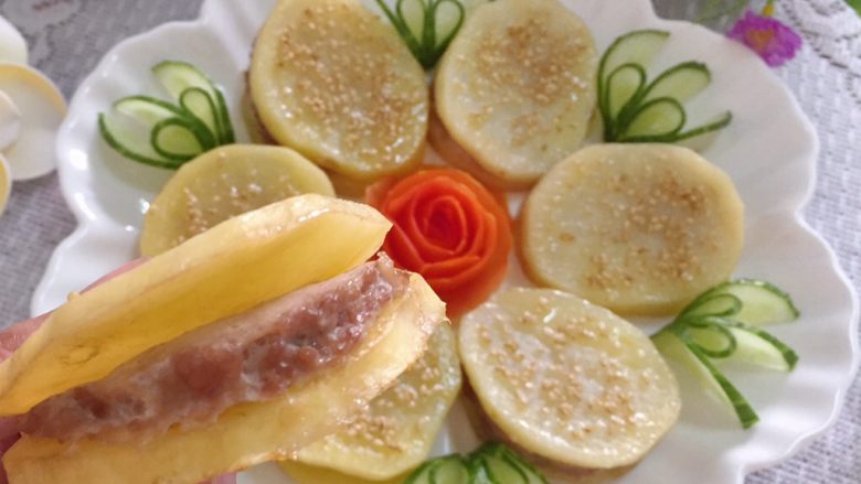#尝过百味方叫人生##咸食#烤土豆小肉饼,来个特写,土豆跟肉末真是绝配。