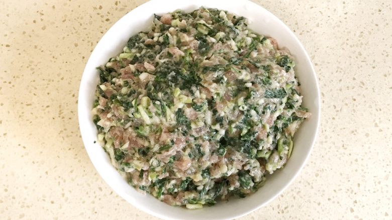 #咸味#漂亮的馄饨太阳花,准备食材:已经调好的馄饨馅儿一碗