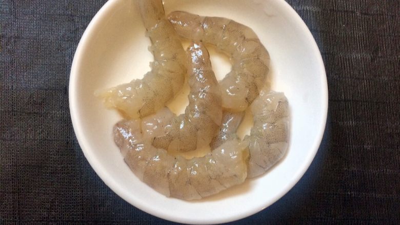 香菇虾仁豆腐煲
,虾去掉虾壳,虾线。