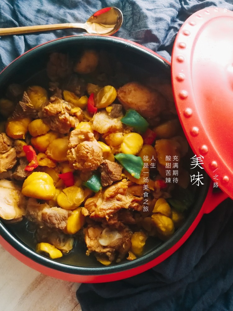 板栗烧鸡腿,美美的出锅啦,是不是色香味俱全?很诱人。