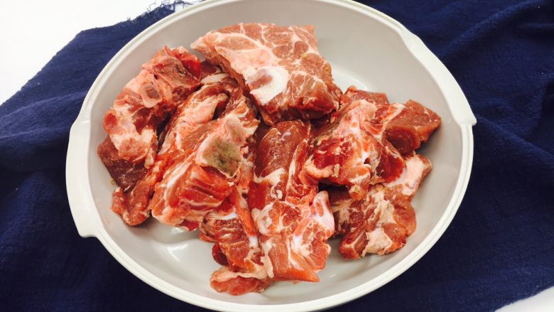 #咸味# 酱烧大骨头(猪骨头),主要食材:大骨头(猪胫骨)