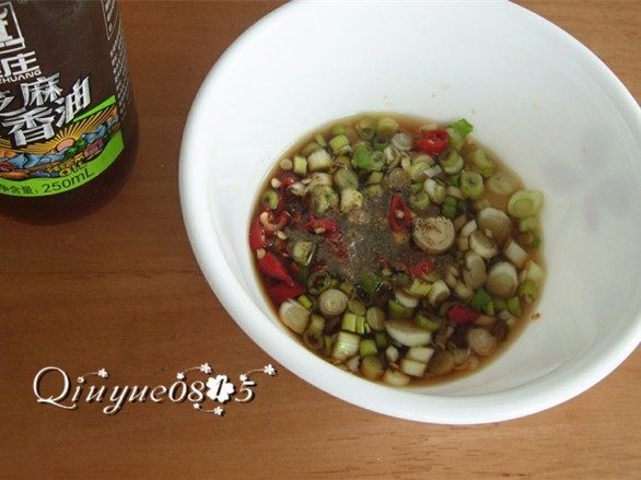 #辣味#酸辣黄瓜,调入<a style='color:red;display:inline-block;' href='/shicai/ 847'>香油</a>