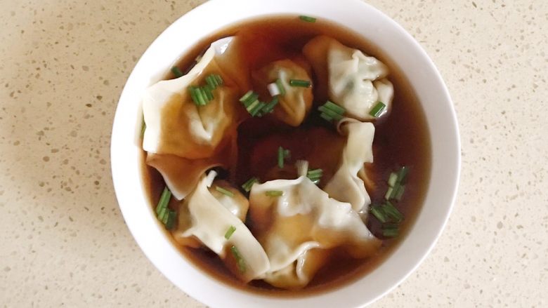 #咸味#美味的猪肉荠菜高汤馄饨,把馄饨放进去,就是高汤馄饨了,来吃吧