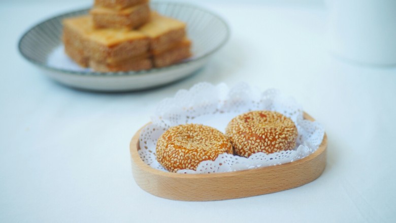 南瓜夹心苏打饼,边角料做的南瓜饼也是美美哒~趁热食用。