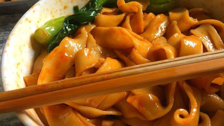 在一人食中徜徉，这是我生活的英雄梦想