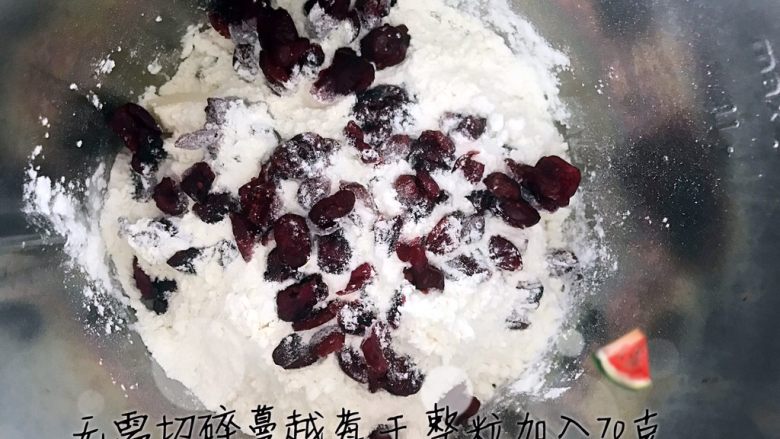 【美善品】五分钟快手蔓越莓饼干,<a style='color:red;display:inline-block;' href='/shicai/ 109174'>蔓越莓干</a>直接倒入70克,无需提前切碎
2分钟,所有原料投掷完毕✌️