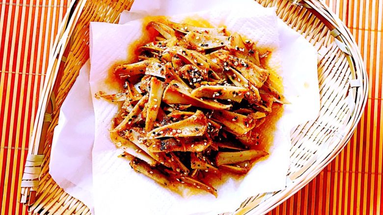 烧烤味道 香辣鸡脆,香辣鸡脆出锅了,烧烤味道,香辣脆爽,下酒或做零食都可以~