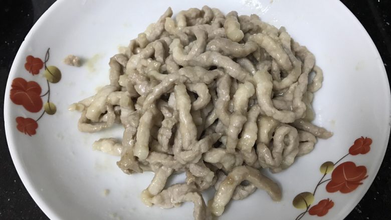 #咸味#~酱香淋茄子,炒肉丝变色,随即盛出