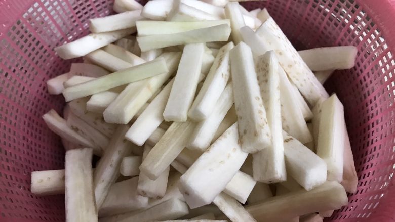 #咸味#~酱香淋茄子,茄子捞出沥干水