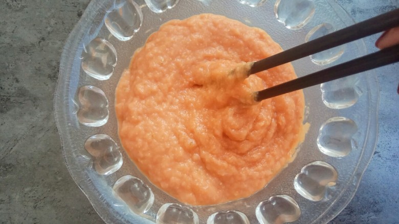 快手早餐馄饨皮妙用~酥香肉饼,顺时针搅拌均匀