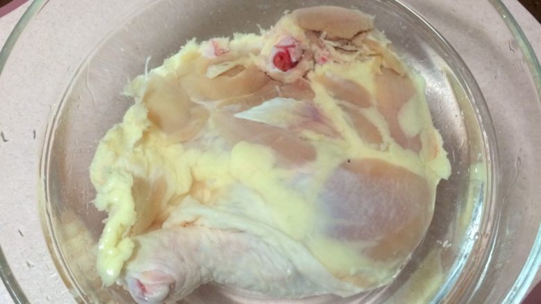 #辣食#
焖烧罐版~香辣凉拌鸡丝,鸡腿洗干净后凉水浸泡1小时以上