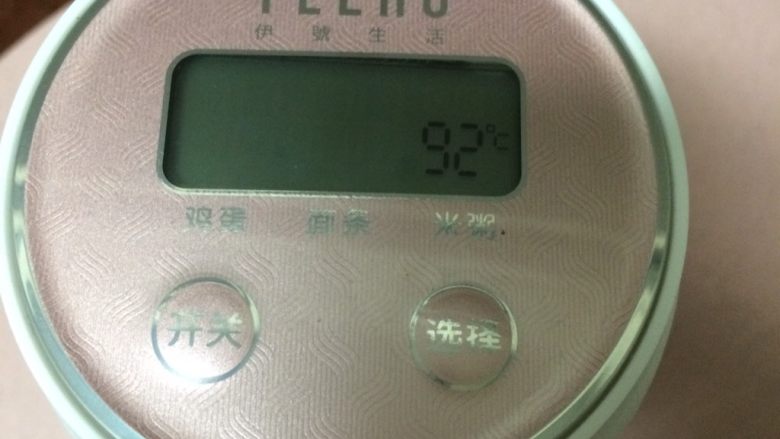 #辣食#
焖烧罐版~香辣凉拌鸡丝,盖上盖后选择相应功能,焖煮1小时20分钟就可以了,我是下午出门前焖的,大约两小时,回来时取出焖的有点熟烂了