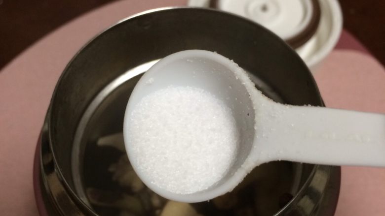 #辣食#
焖烧罐版~香辣凉拌鸡丝,加入适量盐