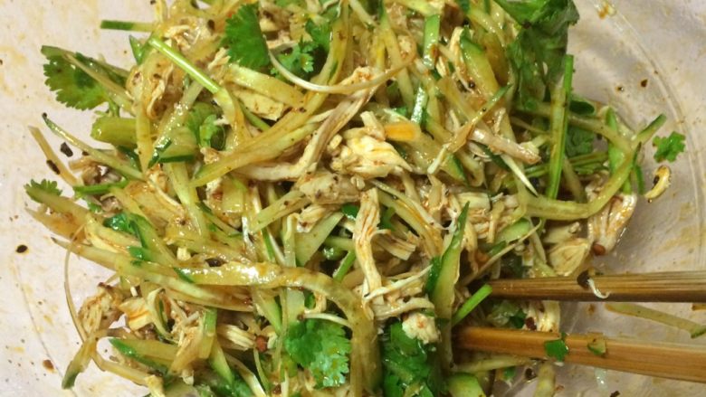#辣食#
焖烧罐版~香辣凉拌鸡丝,搅拌均匀即可