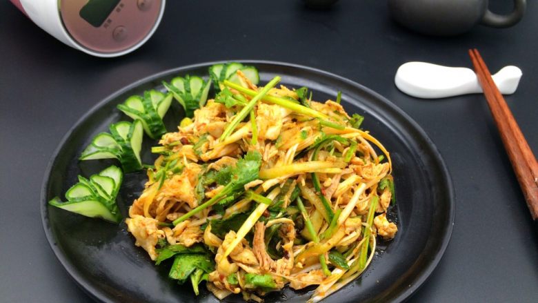 #辣食#
焖烧罐版~香辣凉拌鸡丝,一道美味的香辣凉拌鸡丝就好了,教程分享完毕!