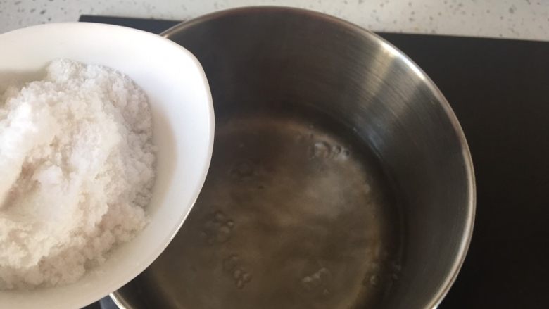 葡萄果冻,倒入白凉粉