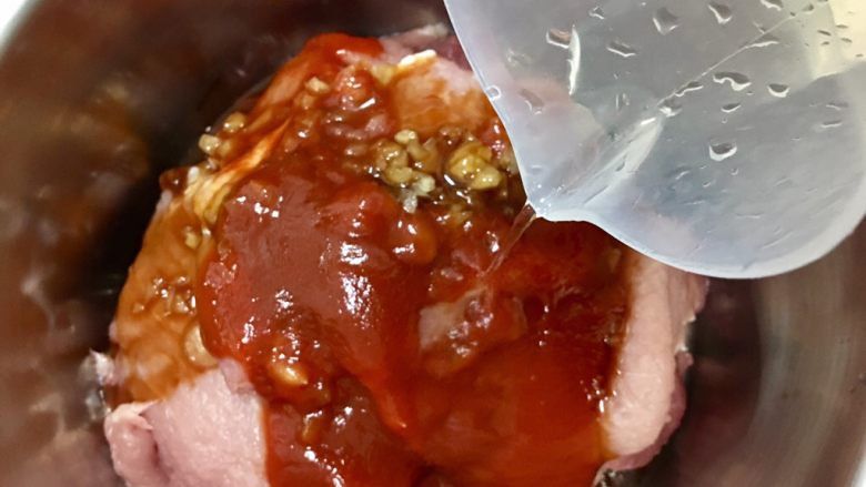 無肉不歡~香煎豬排,倒入開水