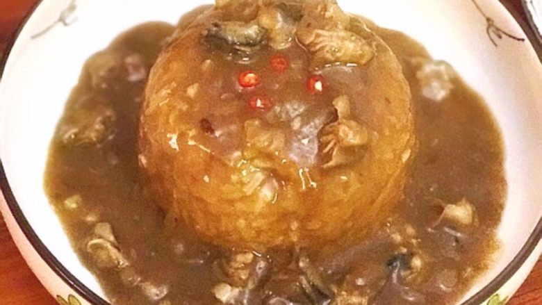 鲍汁蚝肉船坞拌饭,把做好的汁浇上去,撒几颗辣椒丁好吃又上相😋