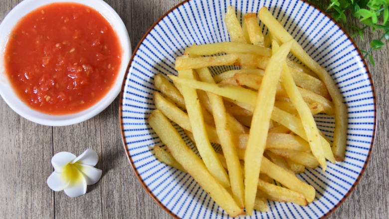 在家轻松炸薯条，入口柔酥，回味无穷！