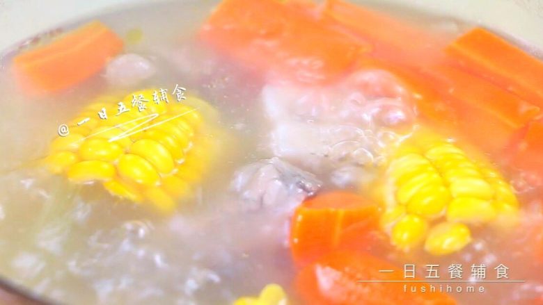 胡萝卜莲藕排骨汤 宝宝辅食,鲜甜营养,小火炖1小时—1.5小时。如果是高压锅会快一半时间,但没这样炖出来的香。