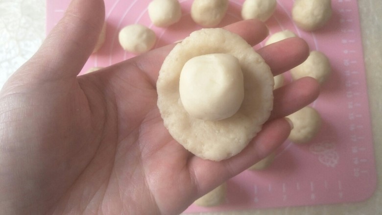 绿豆玫瑰花酥饼,油皮包油酥,收口收紧