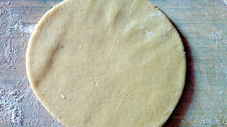 蒸自制玉米,
擀皮,中间厚,周边薄