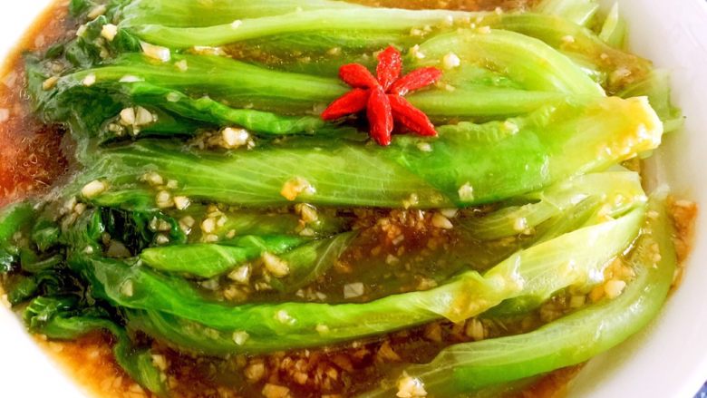 蚝油生菜,用枸杞装扮一下。