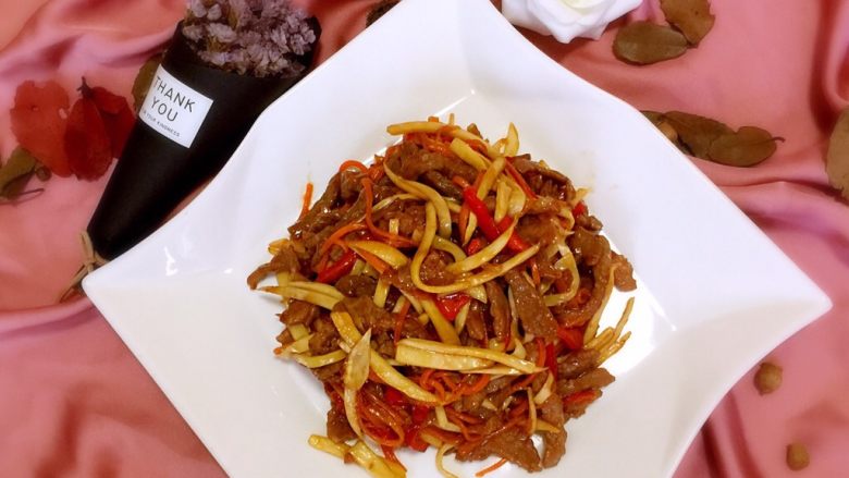 鲍汁杏鲍菇烩三丝,一分钟后可以装盘食用了!
超级美味!