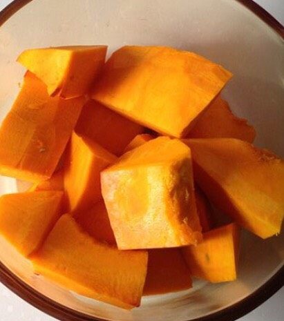 美味快手的南瓜浓汤🎃（附上简单的心形拉花）,南瓜洗净去皮切成大块