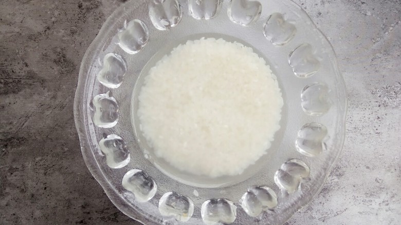 宝宝辅食~田园排骨粥,<a style='color:red;display:inline-block;' href='/shicai/ 492'>大米</a>洗干净