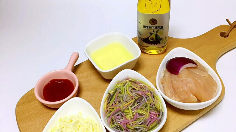 芝心鸡肉饼,准备所以食材