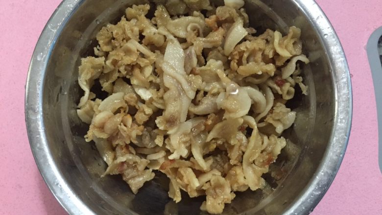 黄金煎饺,油渣留着,等会有用