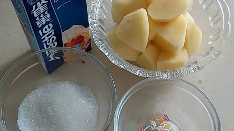 奶油土豆泥,准备好所有材料。
