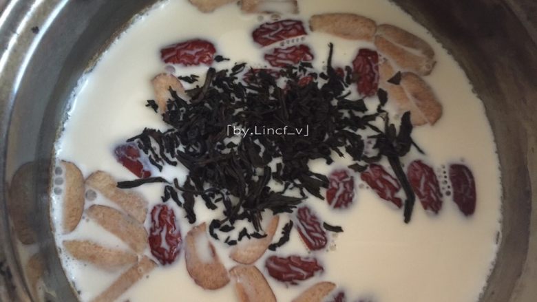 秋冬暖意下午茶-红枣奶茶,加入5g红茶浸泡半小时以上