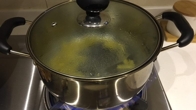 芝士焗意面,然后下锅煮熟,10分钟的样子