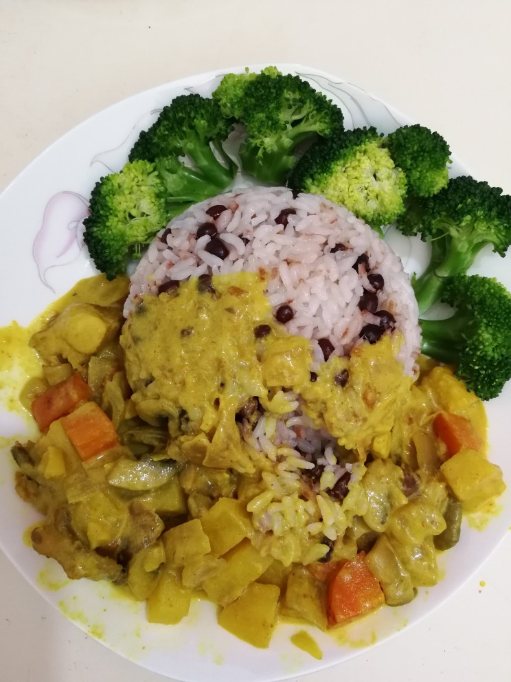 时蔬鸡肉咖喱饭